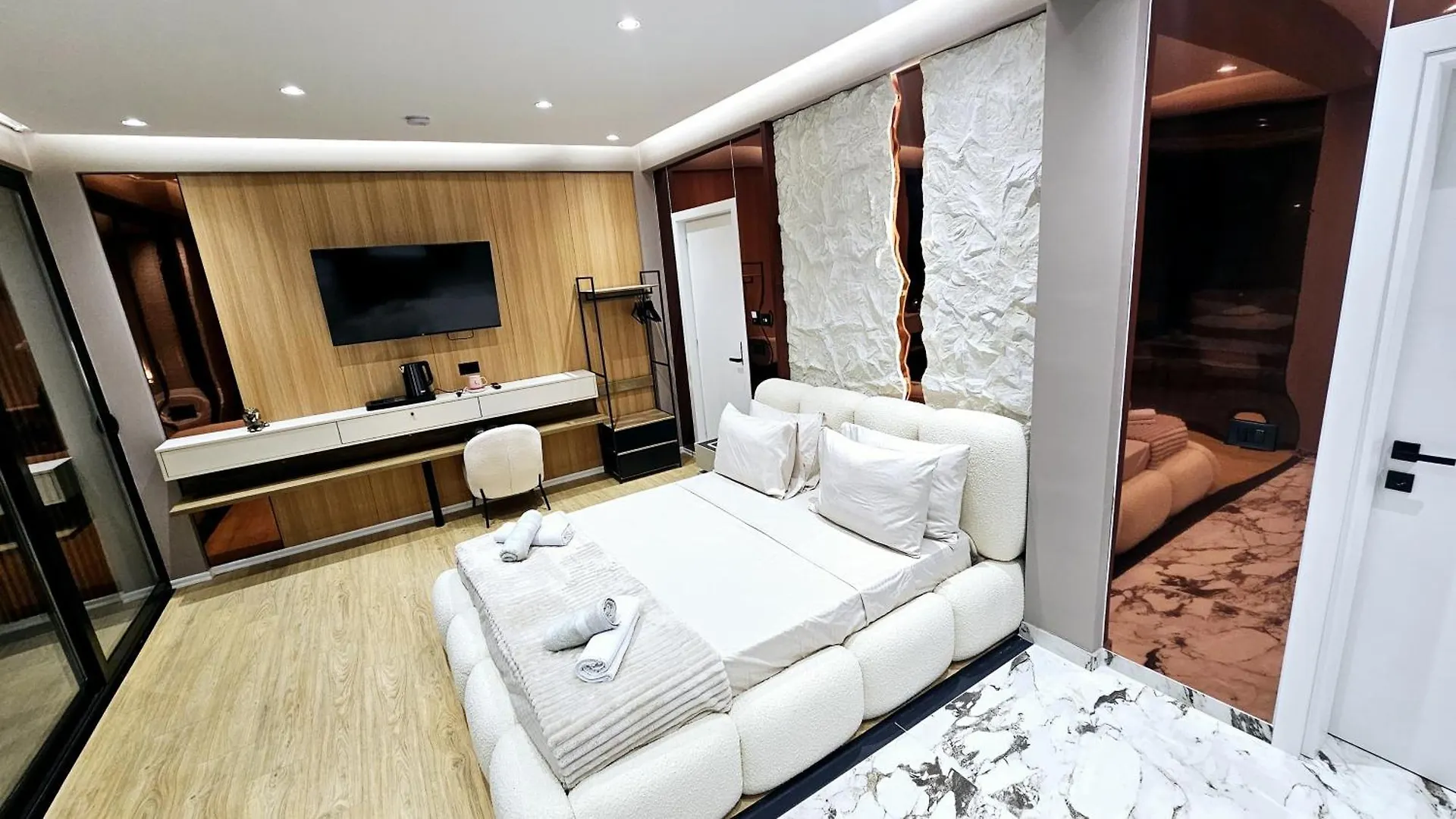 Premium Verona Hotel ドゥラス 4*,  アルバニア