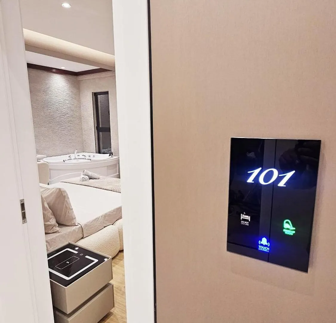 Premium Verona Hotel ドゥラス 4*,