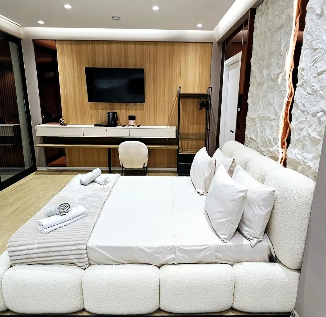 Premium Verona Hotel ドゥラス