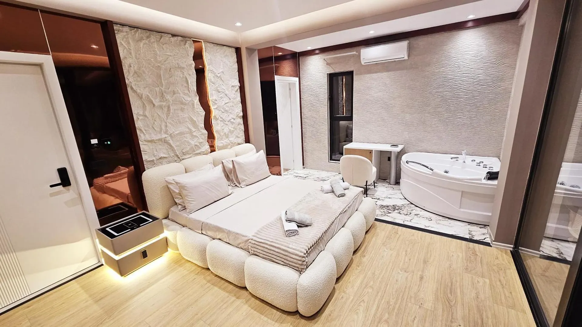 Premium Verona Hotel ドゥラス