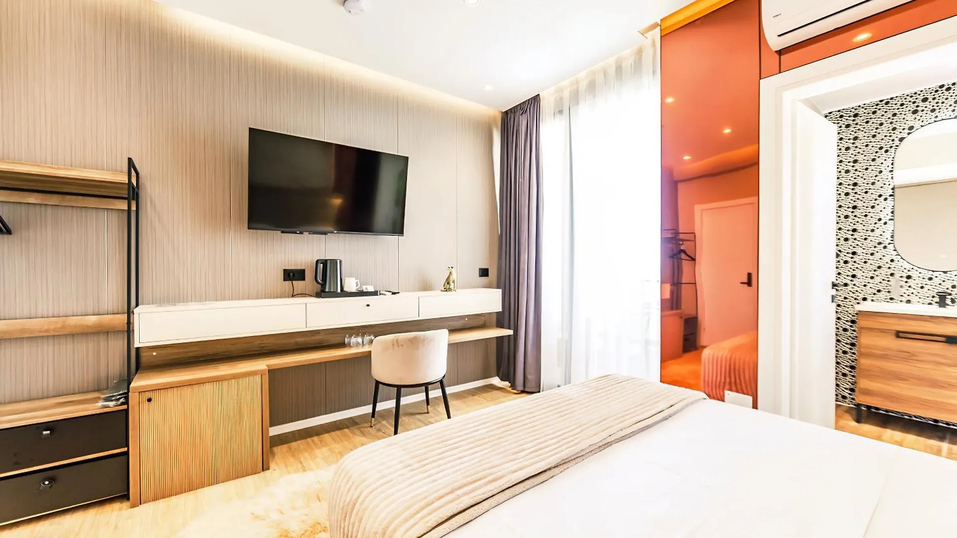 Premium Verona Hotel ドゥラス