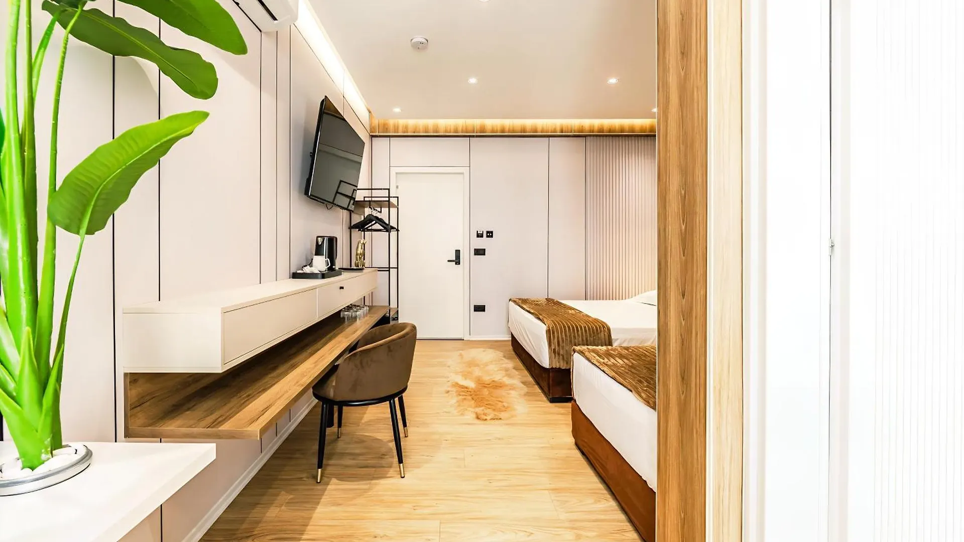 Premium Verona Hotel ドゥラス 4*,  アルバニア