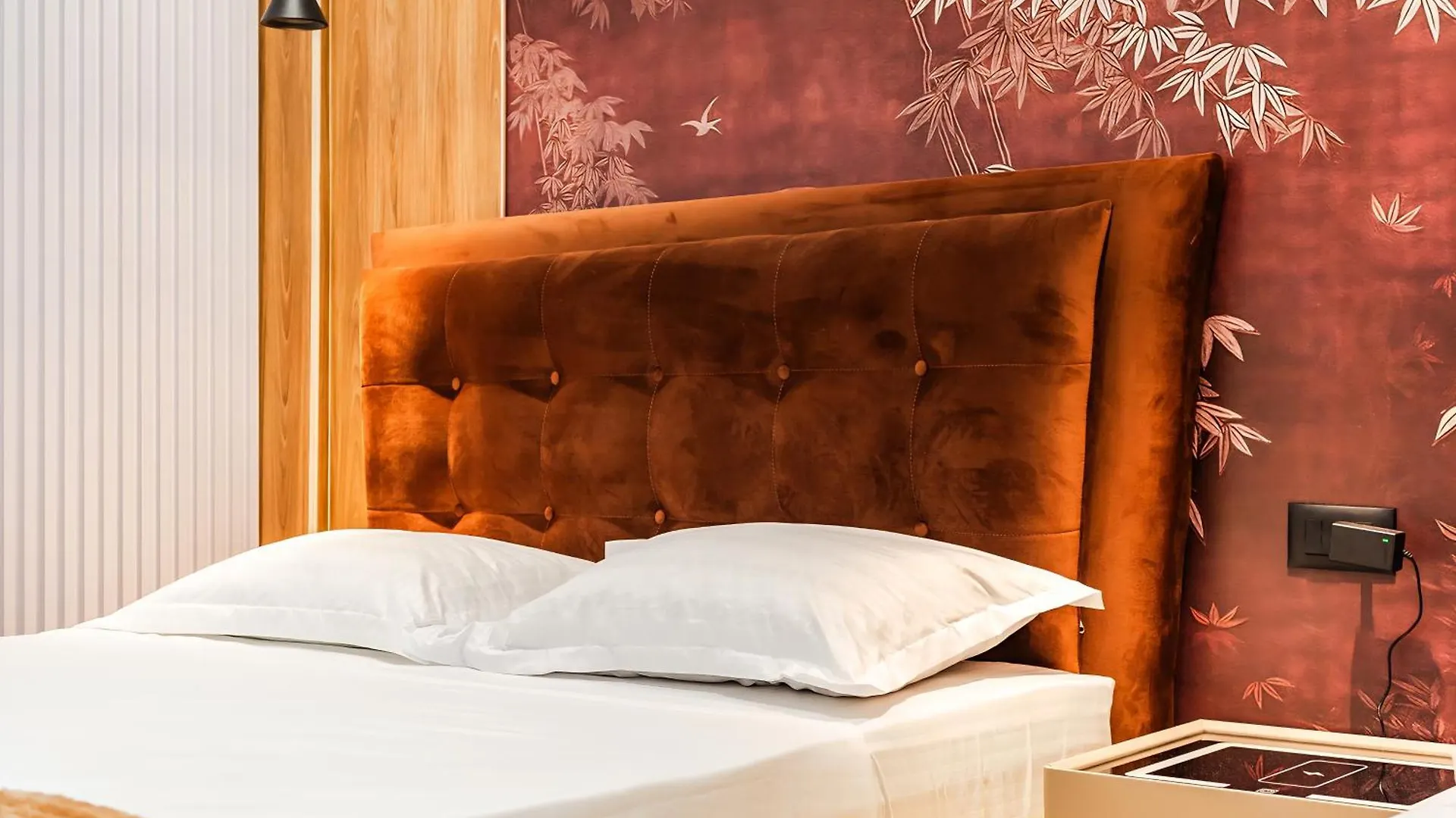 Premium Verona Hotel ドゥラス