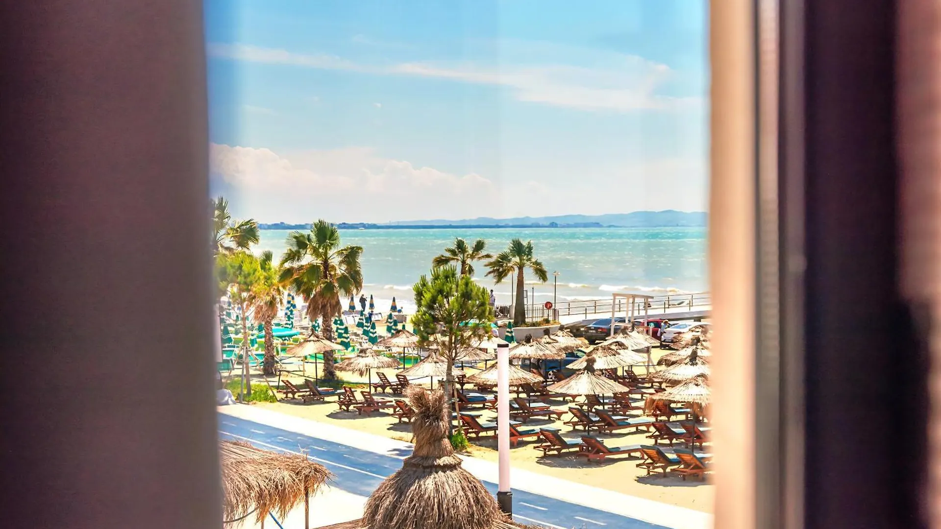 Premium Verona Hotel ドゥラス
