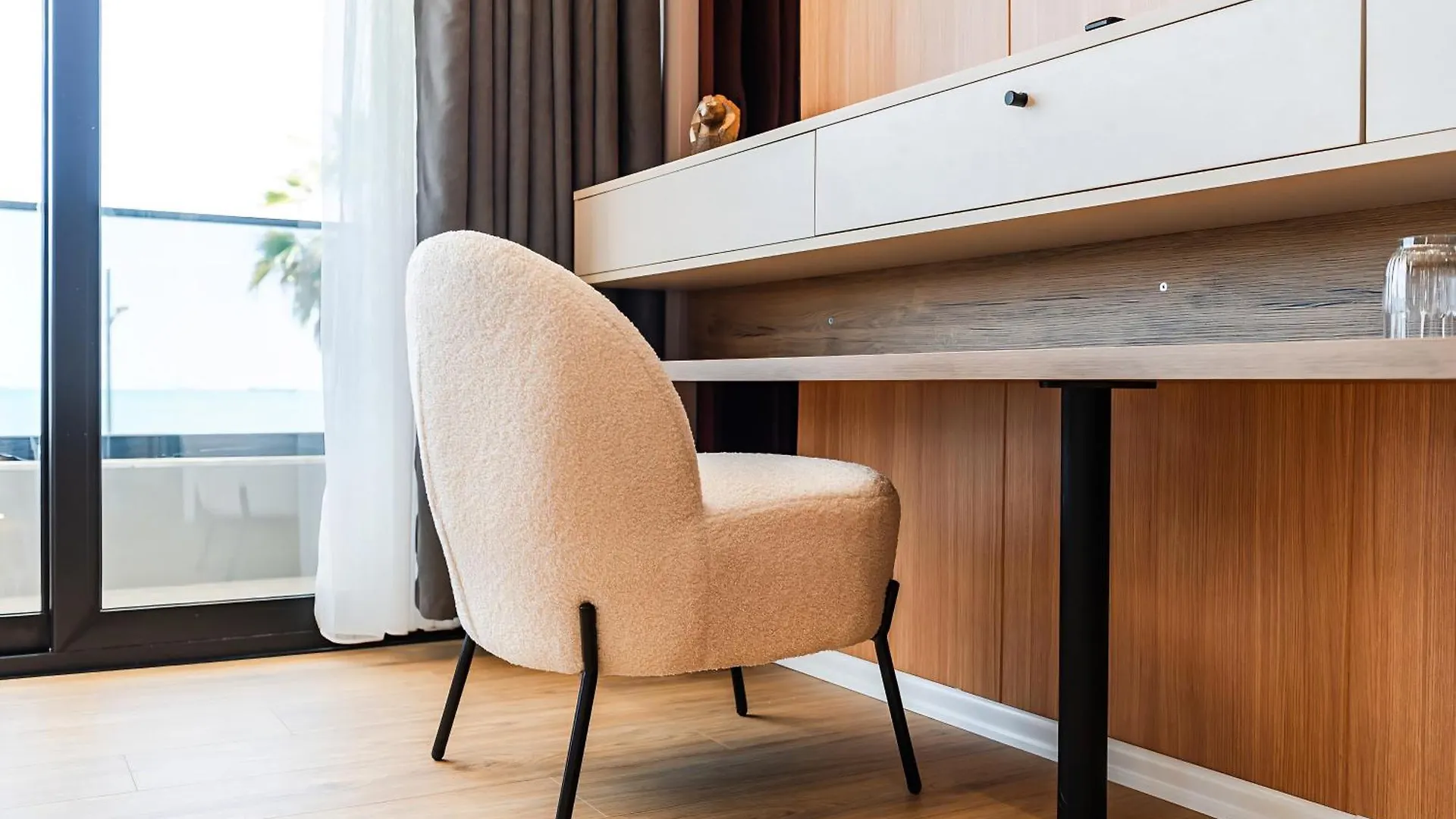 Premium Verona Hotel ドゥラス