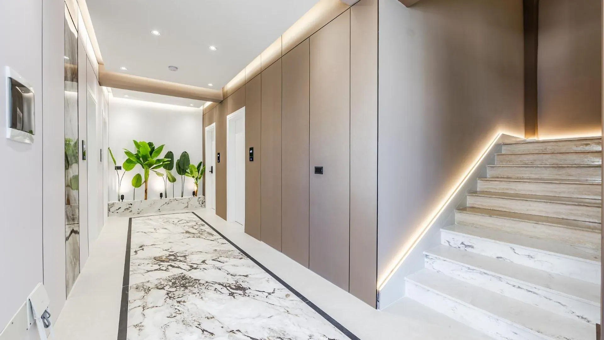 Premium Verona Hotel ドゥラス